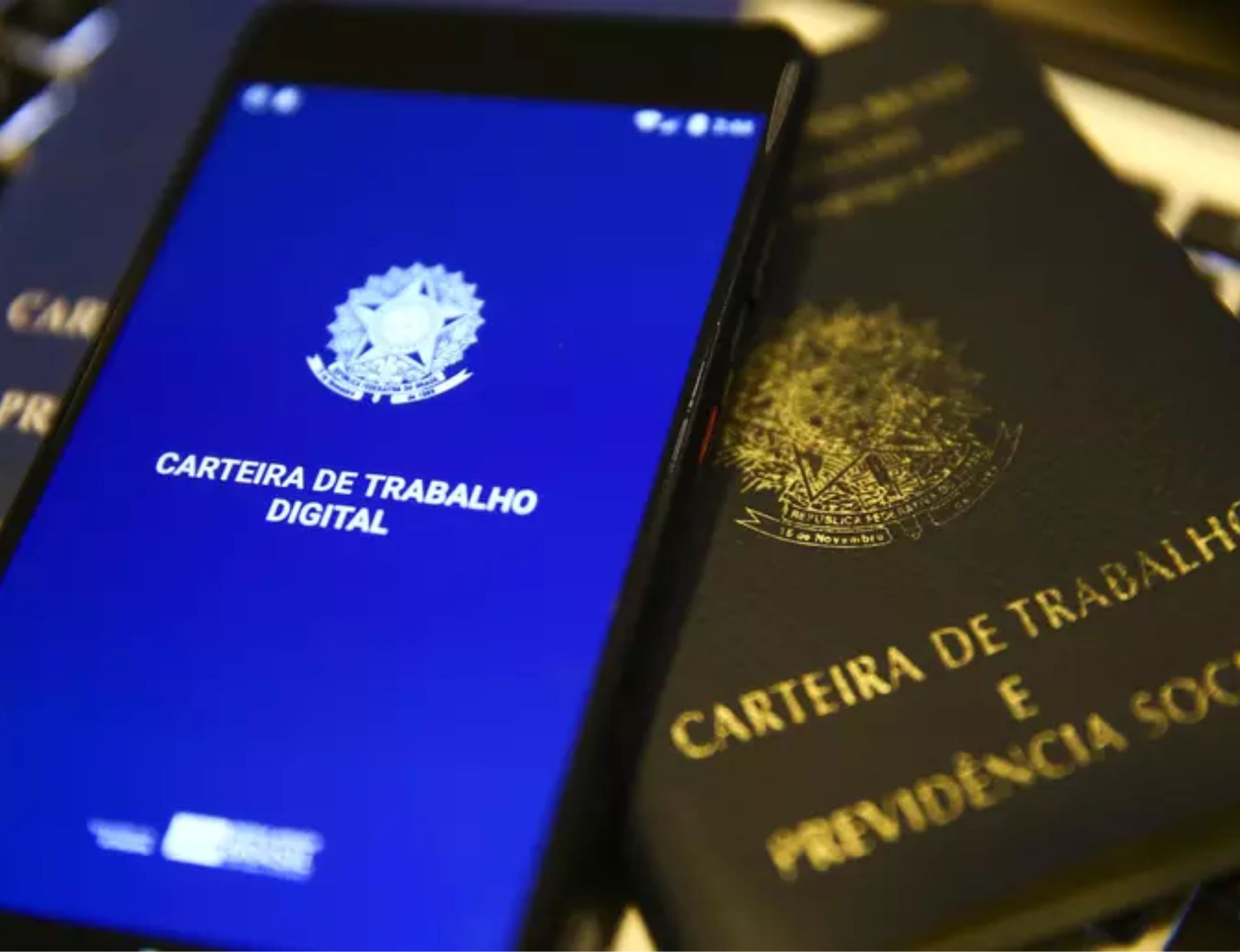 Desemprego cai a 5,3% e Brasil bate recorde de pessoas ocupadas