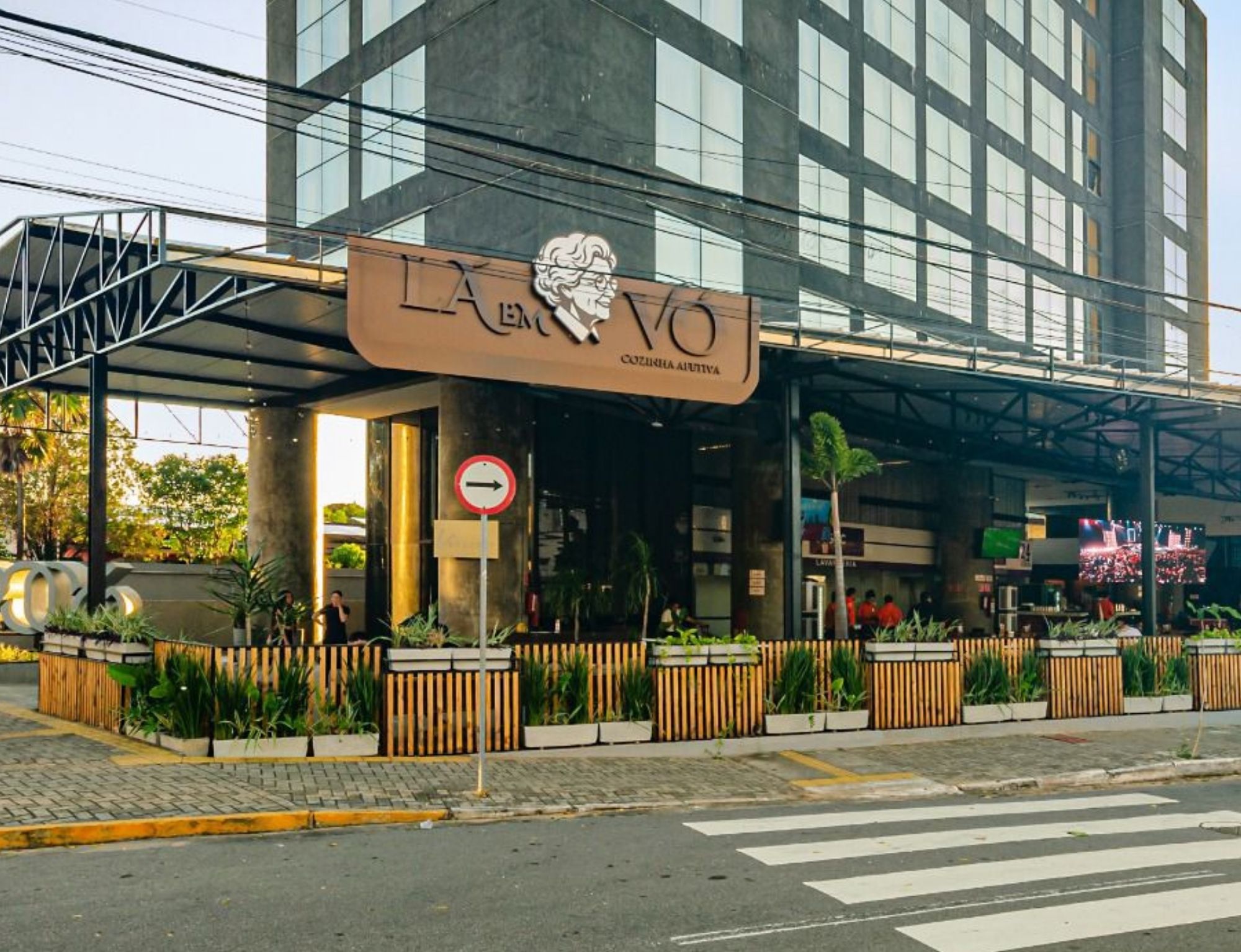 Lá em Vó aposta na cozinha afetiva para transformar refeições em experiências de memória e acolhimento em Natal