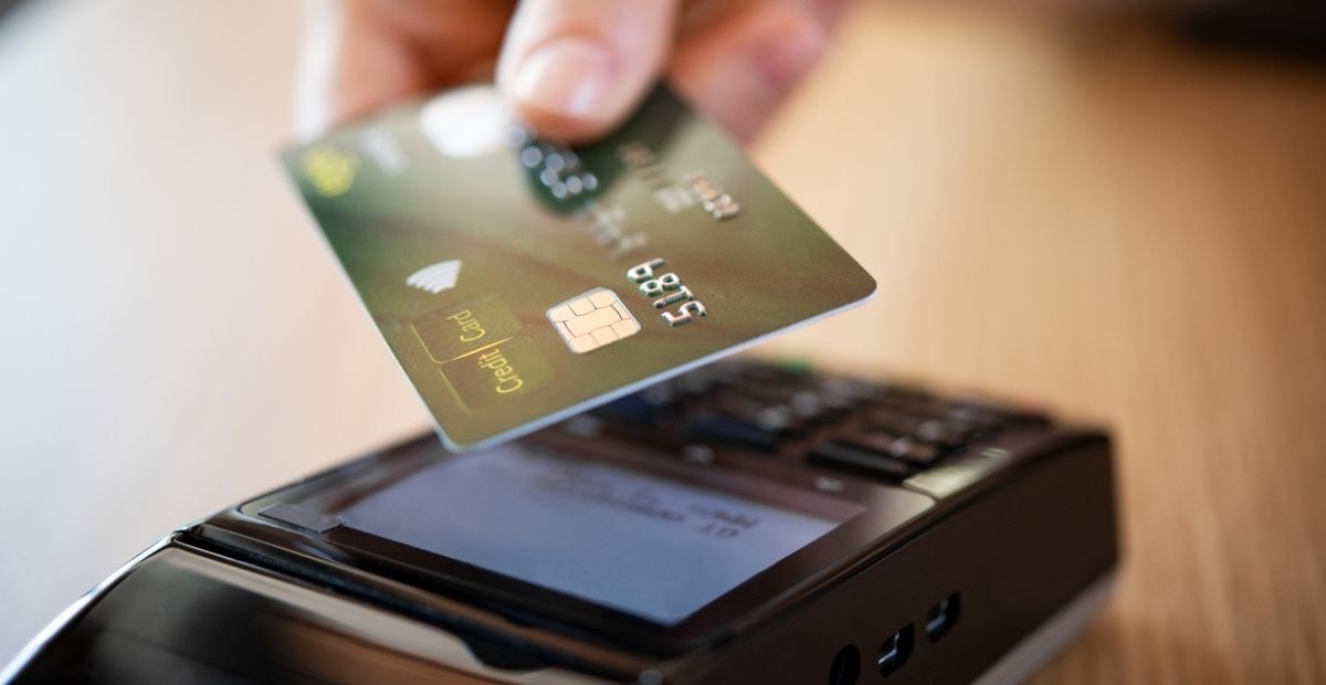Juros do cartão caem, mas economia é de só R$ 1 por R$ 1 mil
